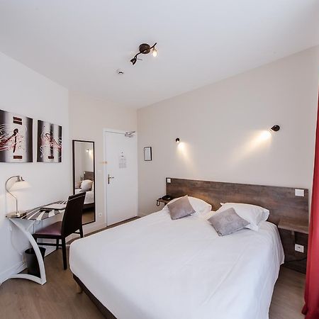 Logis Hotel - Le Petit Bellon ซ็องลิส ภายนอก รูปภาพ