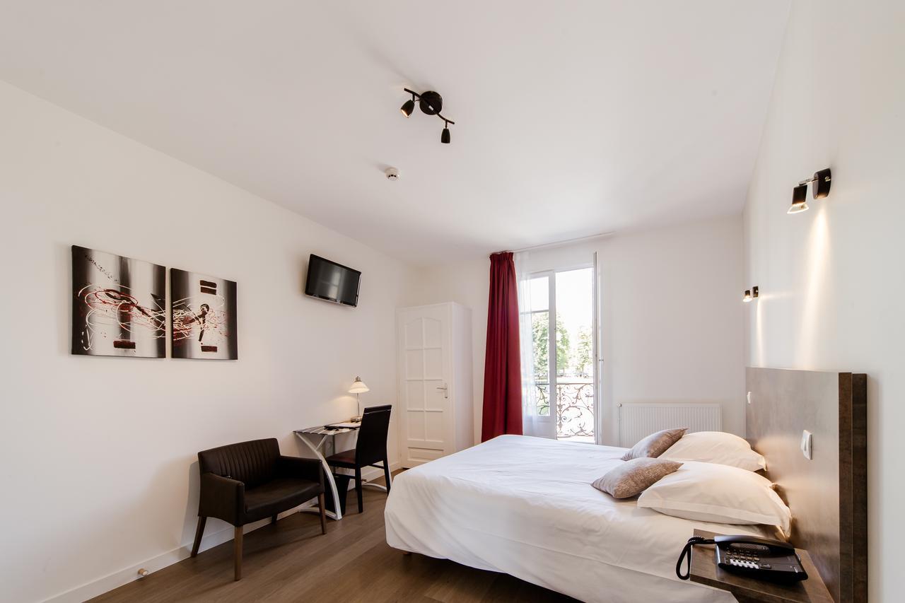 Logis Hotel - Le Petit Bellon ซ็องลิส ภายนอก รูปภาพ