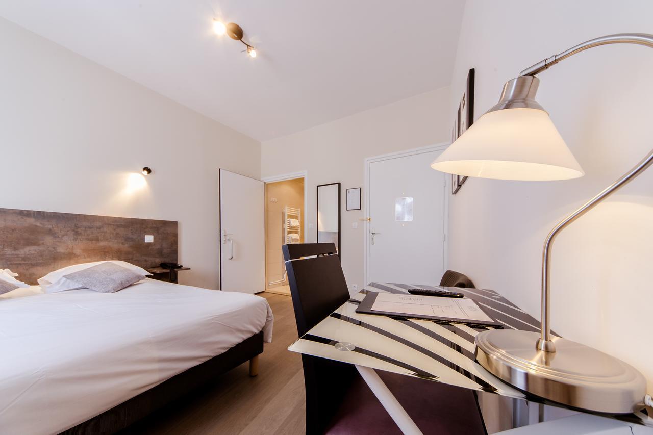 Logis Hotel - Le Petit Bellon ซ็องลิส ภายนอก รูปภาพ
