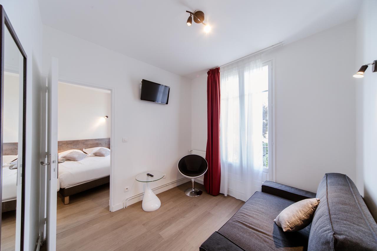 Logis Hotel - Le Petit Bellon ซ็องลิส ภายนอก รูปภาพ