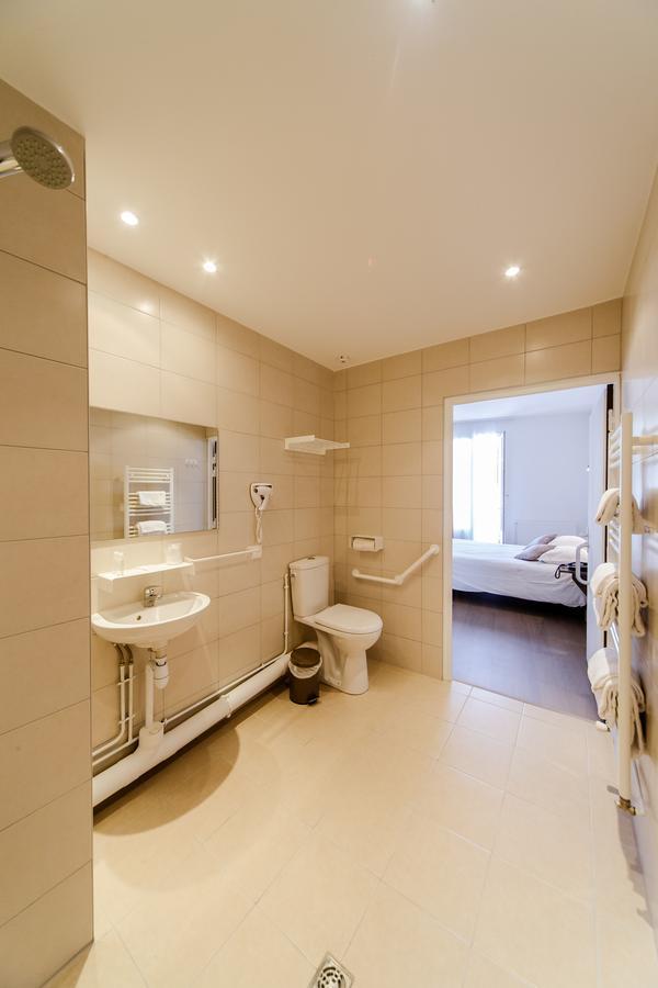 Logis Hotel - Le Petit Bellon ซ็องลิส ภายนอก รูปภาพ
