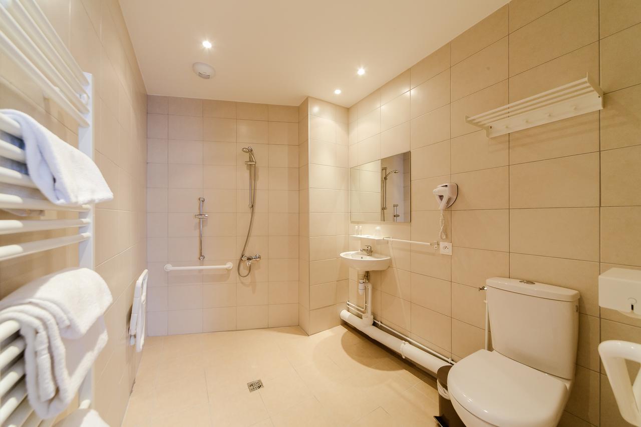 Logis Hotel - Le Petit Bellon ซ็องลิส ภายนอก รูปภาพ