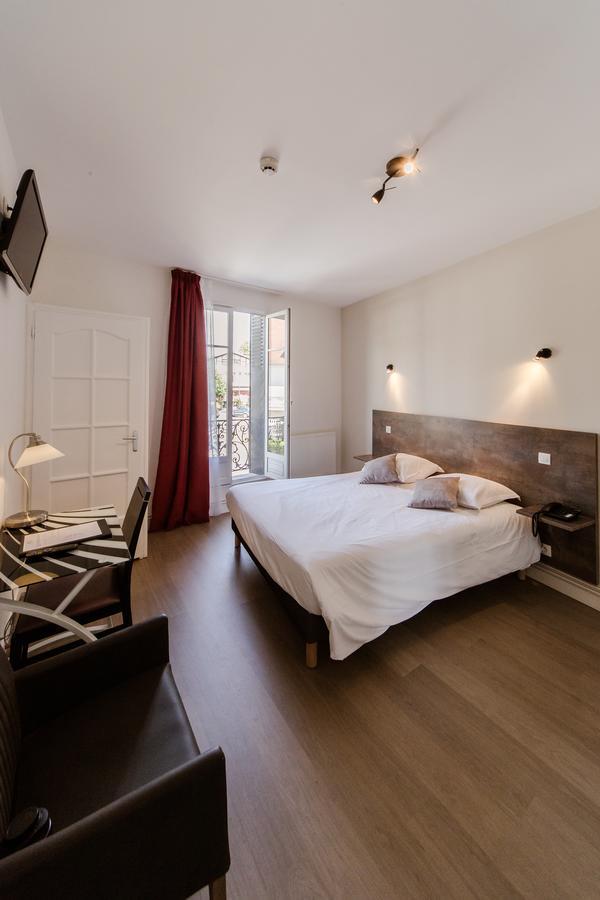 Logis Hotel - Le Petit Bellon ซ็องลิส ภายนอก รูปภาพ