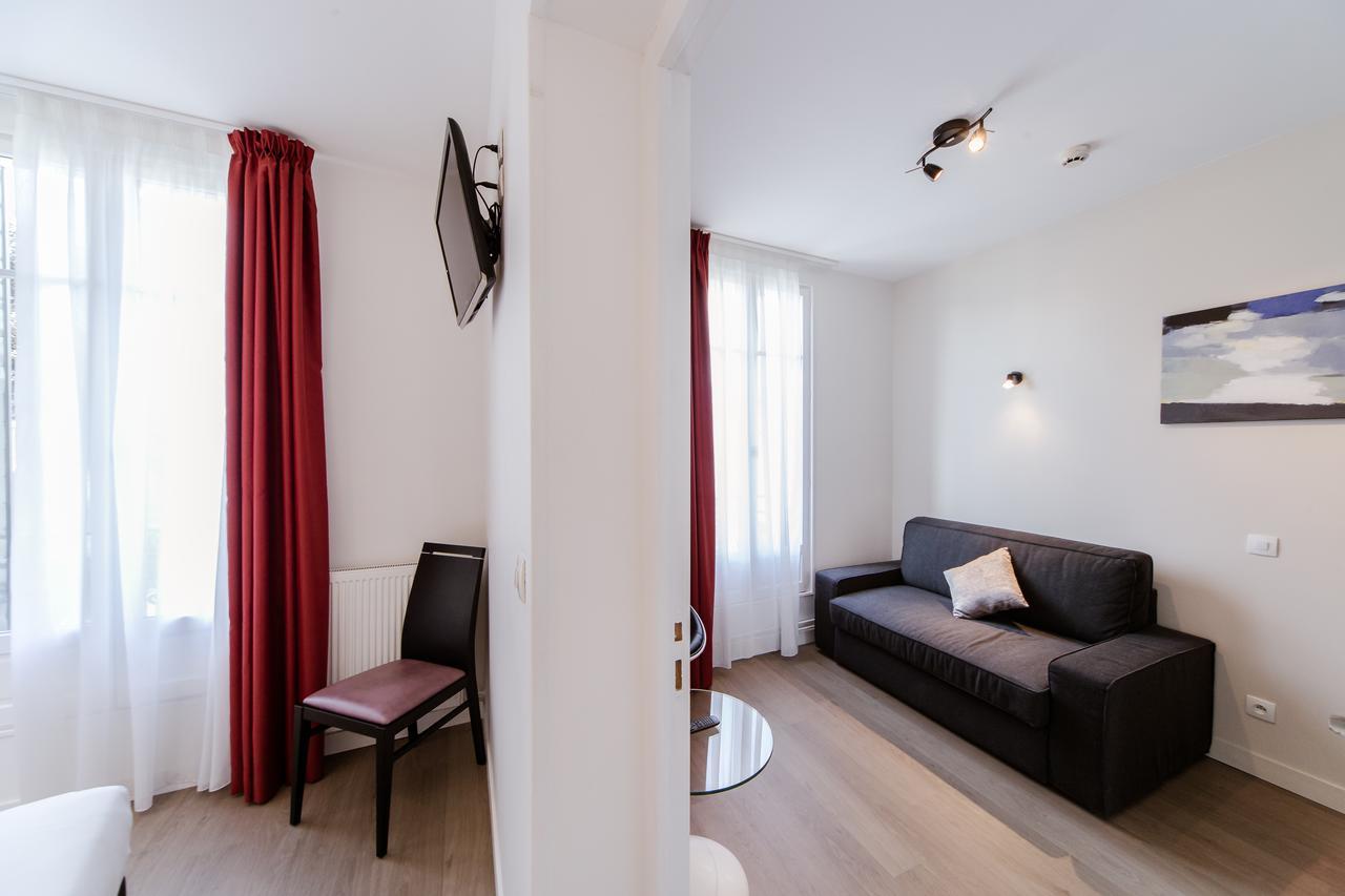 Logis Hotel - Le Petit Bellon ซ็องลิส ภายนอก รูปภาพ