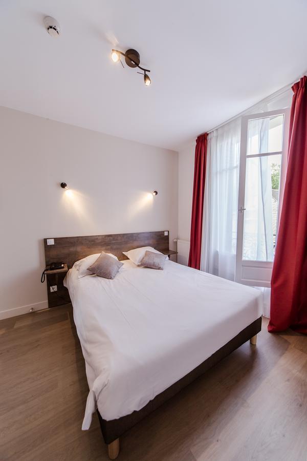 Logis Hotel - Le Petit Bellon ซ็องลิส ภายนอก รูปภาพ