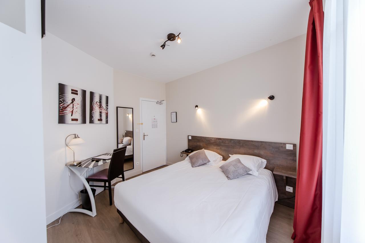 Logis Hotel - Le Petit Bellon ซ็องลิส ภายนอก รูปภาพ
