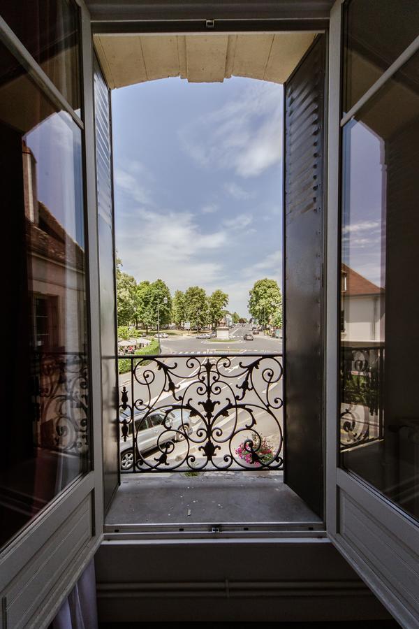 Logis Hotel - Le Petit Bellon ซ็องลิส ภายนอก รูปภาพ