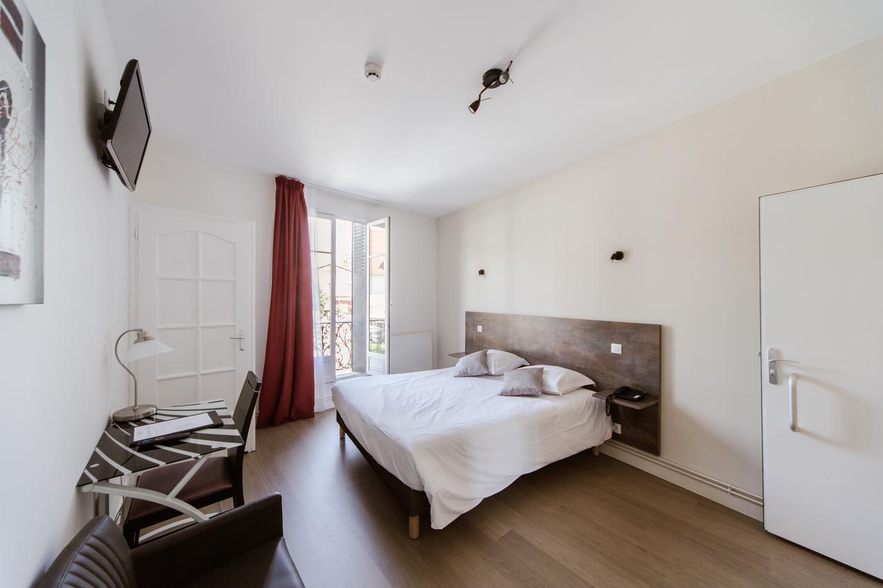 Logis Hotel - Le Petit Bellon ซ็องลิส ภายนอก รูปภาพ