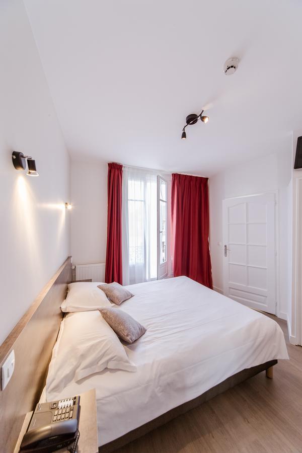Logis Hotel - Le Petit Bellon ซ็องลิส ภายนอก รูปภาพ